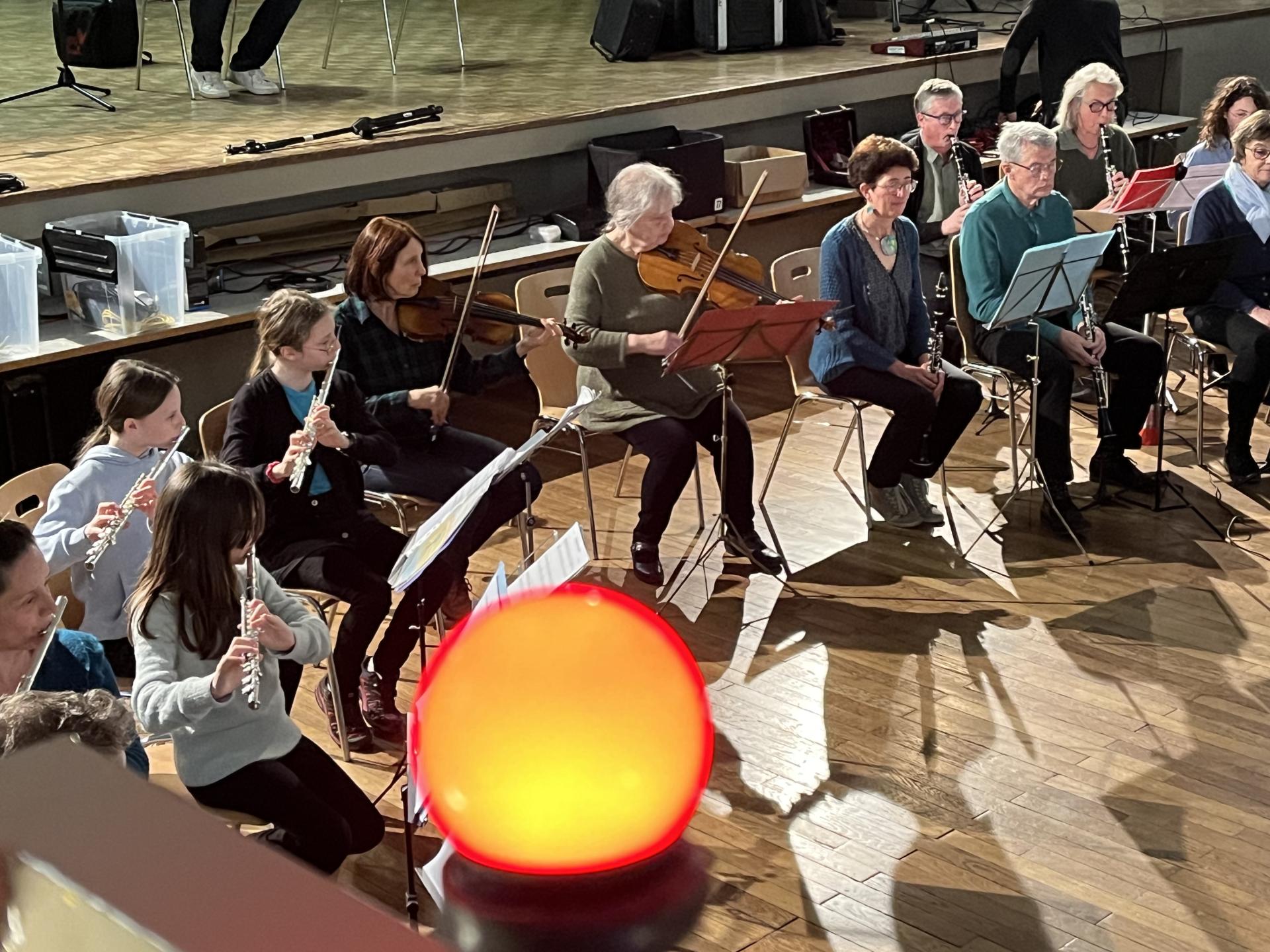 L'ensemble sous les feux de la rampe